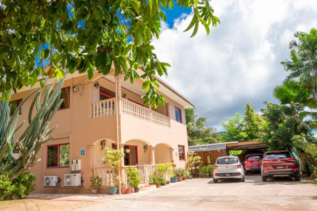 Апартаменты Chez Benoit Self Catering Виктория Экстерьер фото