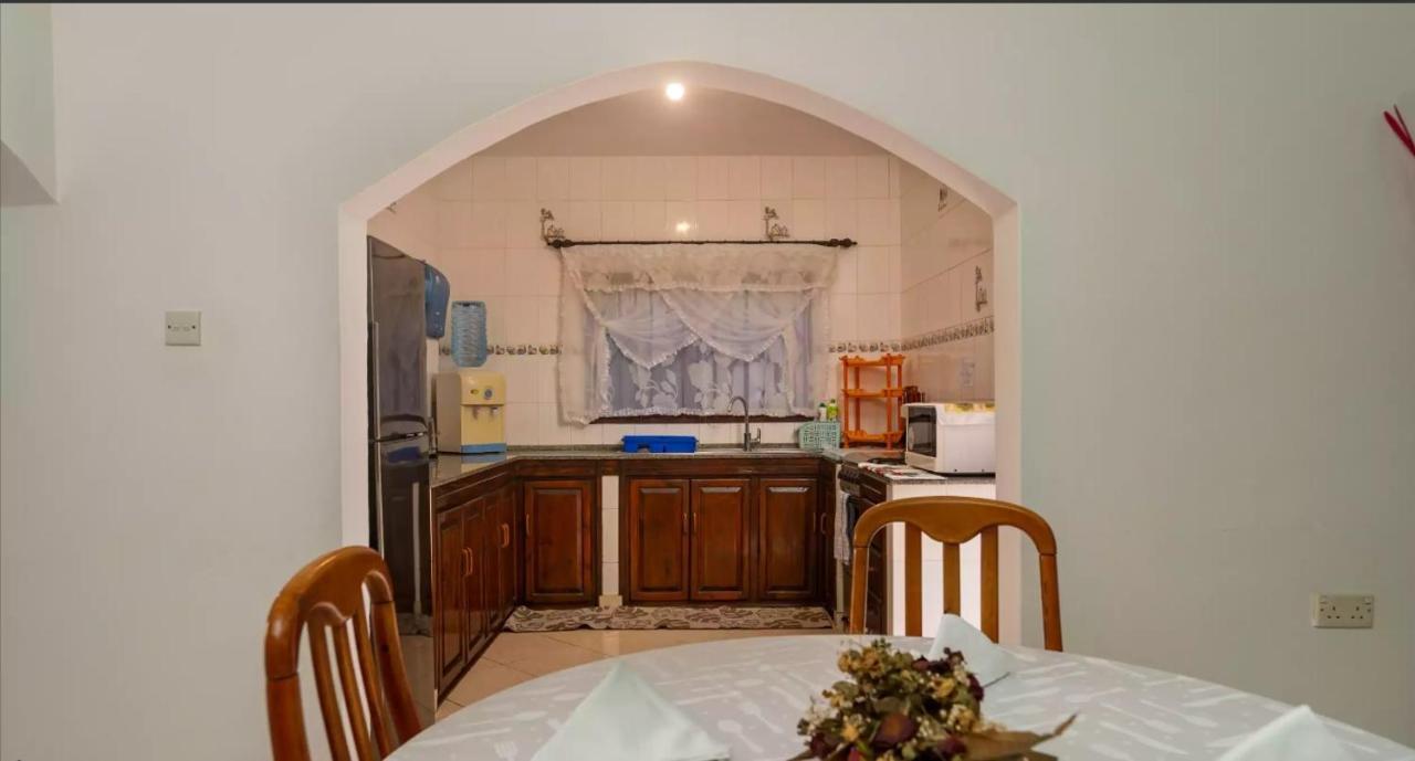 Апартаменты Chez Benoit Self Catering Виктория Экстерьер фото