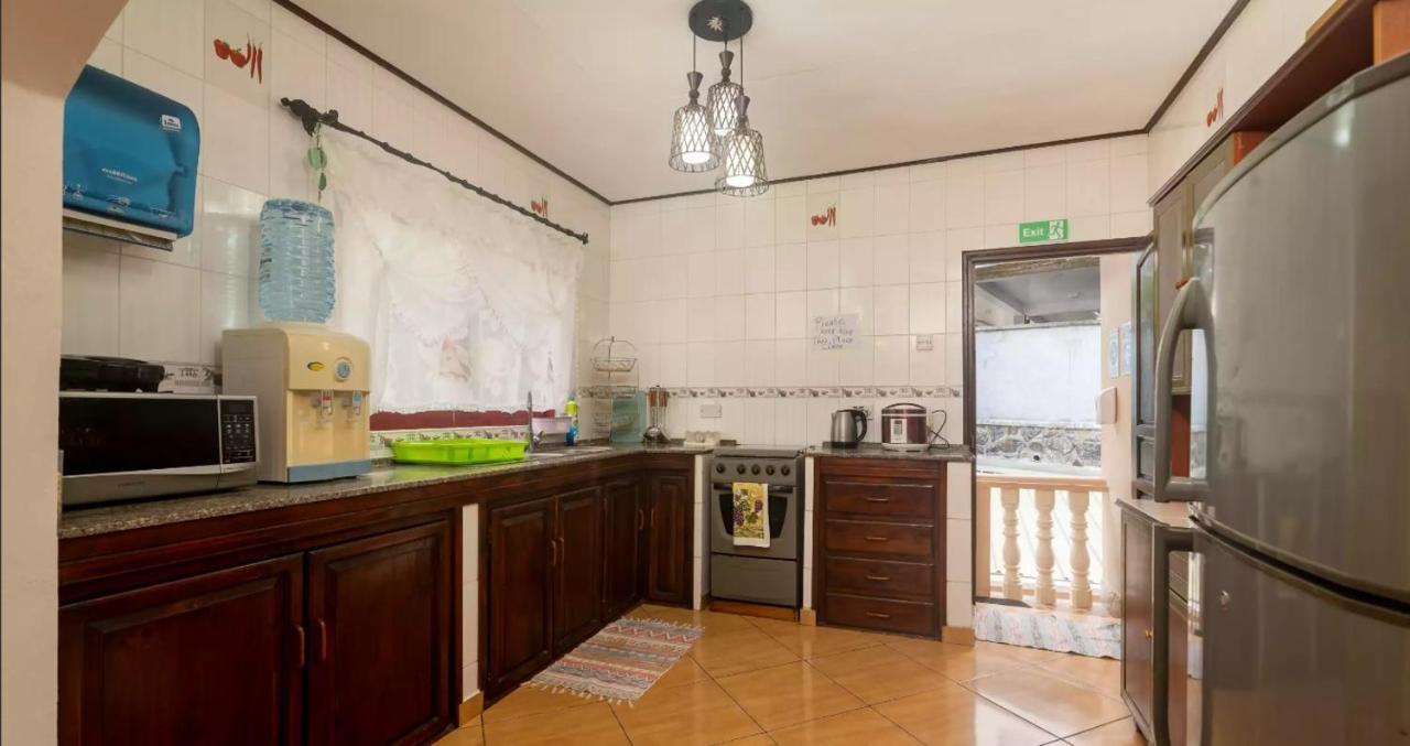 Апартаменты Chez Benoit Self Catering Виктория Экстерьер фото